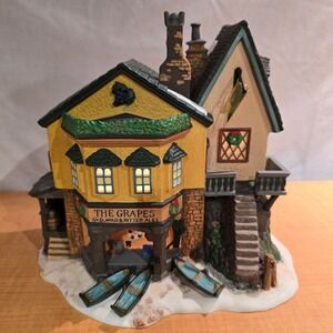 NEW!! Department 56 Heritage Dickens Series‎ "THE GRAPES INN" 5th ed Retired!